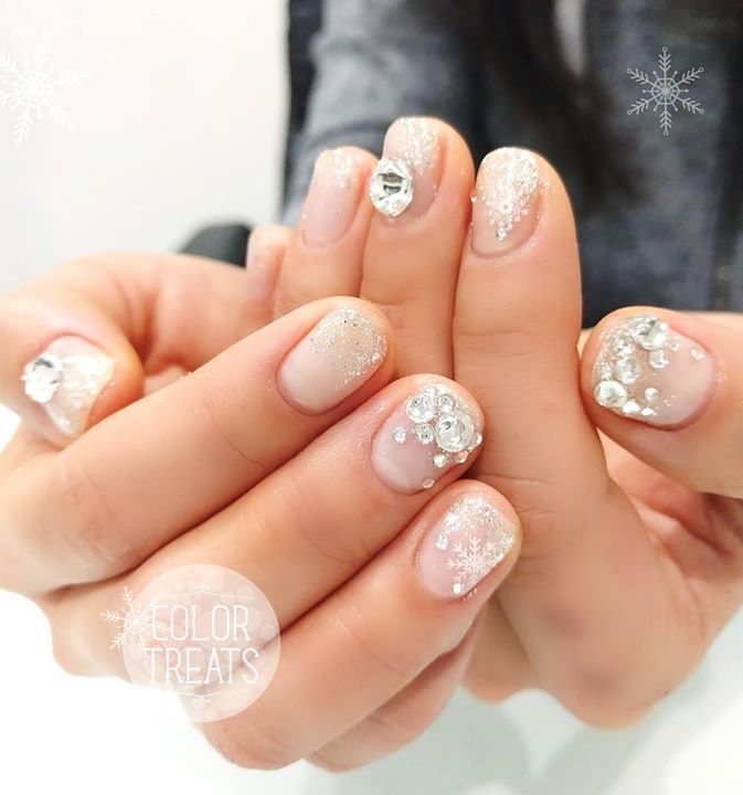 🌨️Snowy bijou ✨💎❄️

#nailart #nails #japanesnailart #Japanesegel #Portland #pdx #japanesenailsalon #customnailart #customnails
#christmasnails #holidaynails #winternails #bijounails