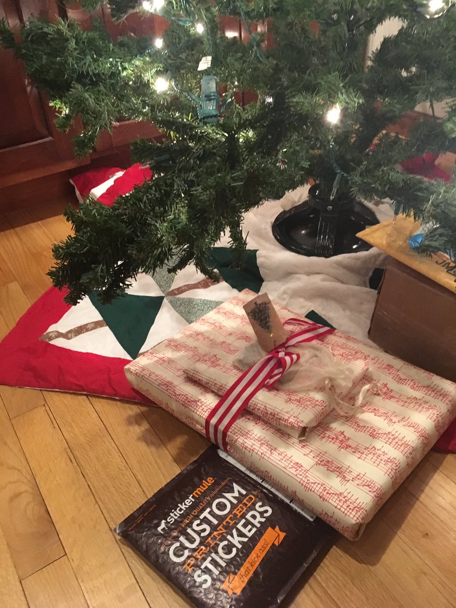 Sharing love of ice cream is easier with + #StickerMule + 🎁
Merry Christmas!