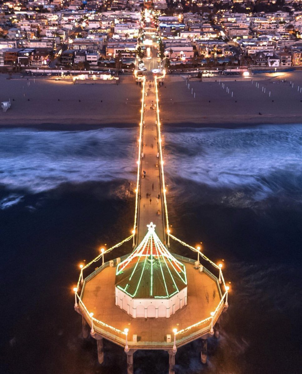 Merry Christmas and Happy Holidays from the City of Angels 🎄✨😎 #discoverLA