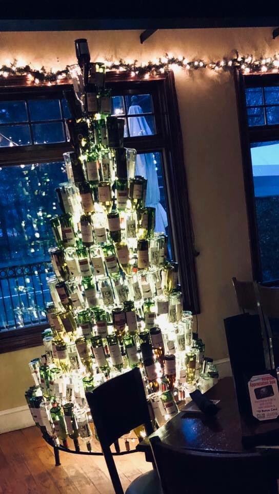 18belowdesign's tweet image. Merry Christmas from ours to yours. #winelovers