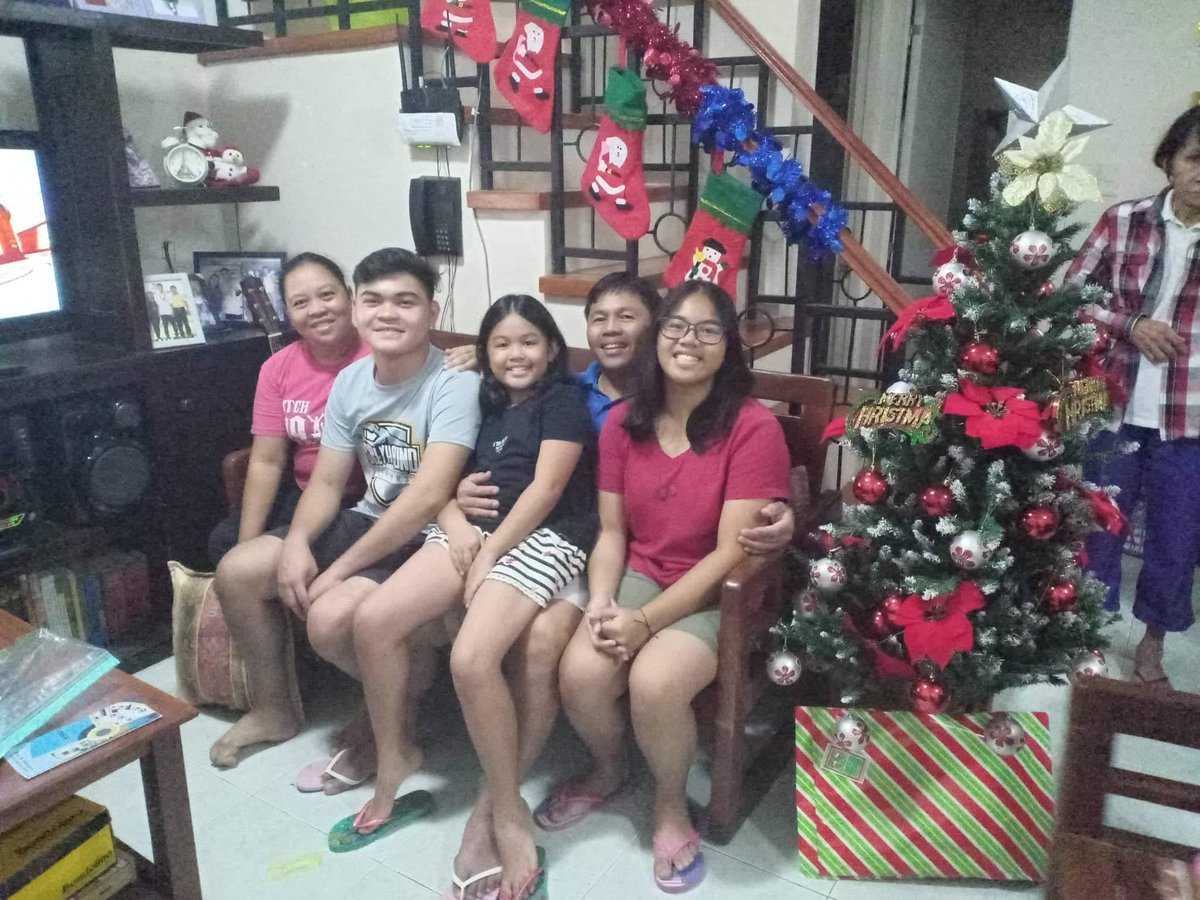 NeeliaOng's tweet photo. MERRY CHRISTMAS EVERYONE
HAPPY BIRTHDAY PAPA JESUS
 HAVE A BLESS 2019 🙏❤ https://t.co/o9TTqLUKsr