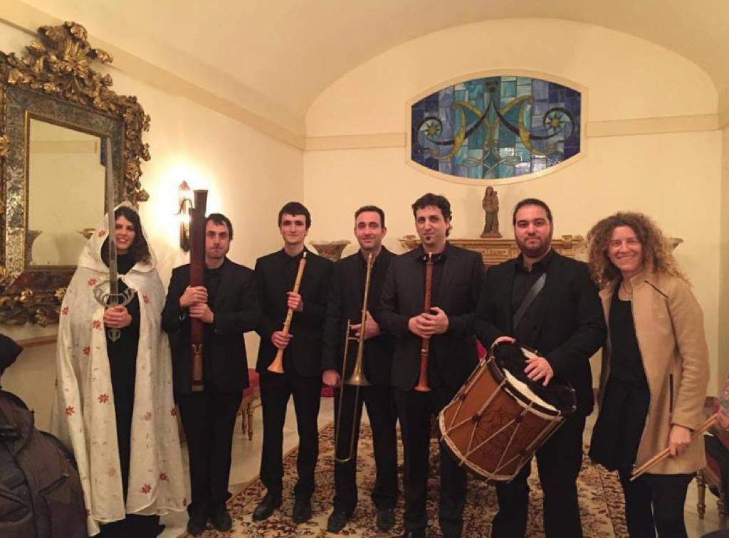 SantJosepReus's tweet photo. La nostra companya Marta Nus ahir va interpretar el #cantdelaSibil·la al Santuari de Misericòrdia. Enhorabona, els companys del #SantJosepReus estem orgullosos de tu. Bon Nadal! https://t.co/piCmLon4dr