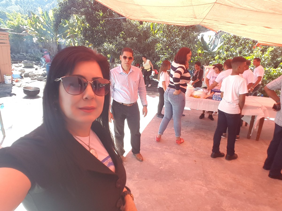 MaribelZacaria7's tweet photo. En el Sur! Seguimos firme con @AMontasOficial #Alcalde2020 #PropositoSocial #VisiónConCompromisoSocial @BelarminioR el que sabe de politica en RD. #velatorio #tradiciondominicana https://t.co/9wD90fs69B