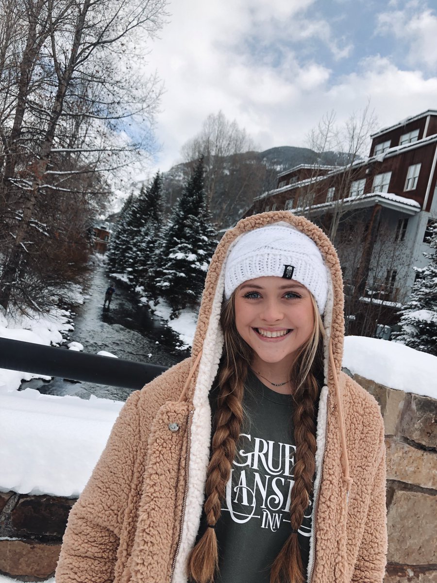 cameronanne1's tweet photo. snooooow happy !!! #MerryChrismas https://t.co/oRjlO4h428