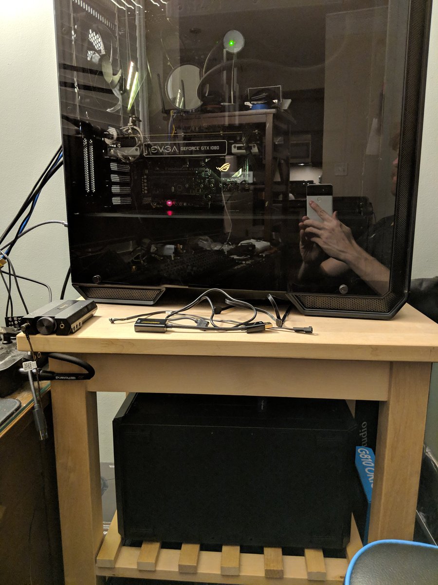 Gaming g Rig on top, streaming rig underneath. 

Dual <a href="/AMDRyzen/">AMD Ryzen</a> systems 🤘

Everything is pretty much ready to go on both, just need to cable manage on Wednesday and boom baby we in this 👌