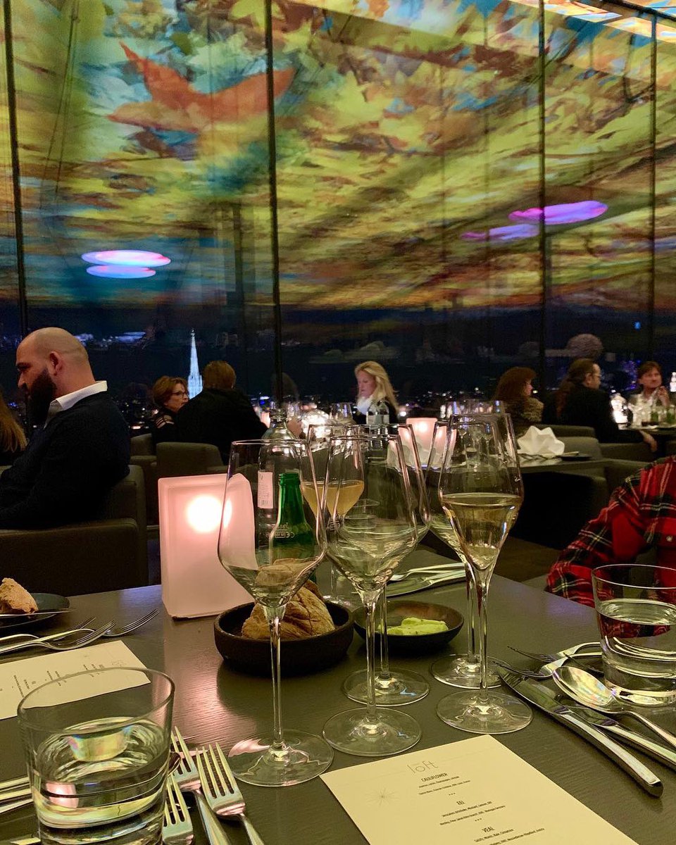 xoxoxChriSxoxox's tweet photo. Happy Merry Christmas🎄Christmas dinner was avant-garde restaurant in Vienna “DAS LOFT” 料理も空間も前衛的なウィーンのレストランでクリスマスディナー❤︎

#vienna #dasloft #sofitel #austria #beautifl #travel #trip #holiday #vacation #christmas #dinner #yummy #avantgarde https://t.co/e4SIkFvRSE