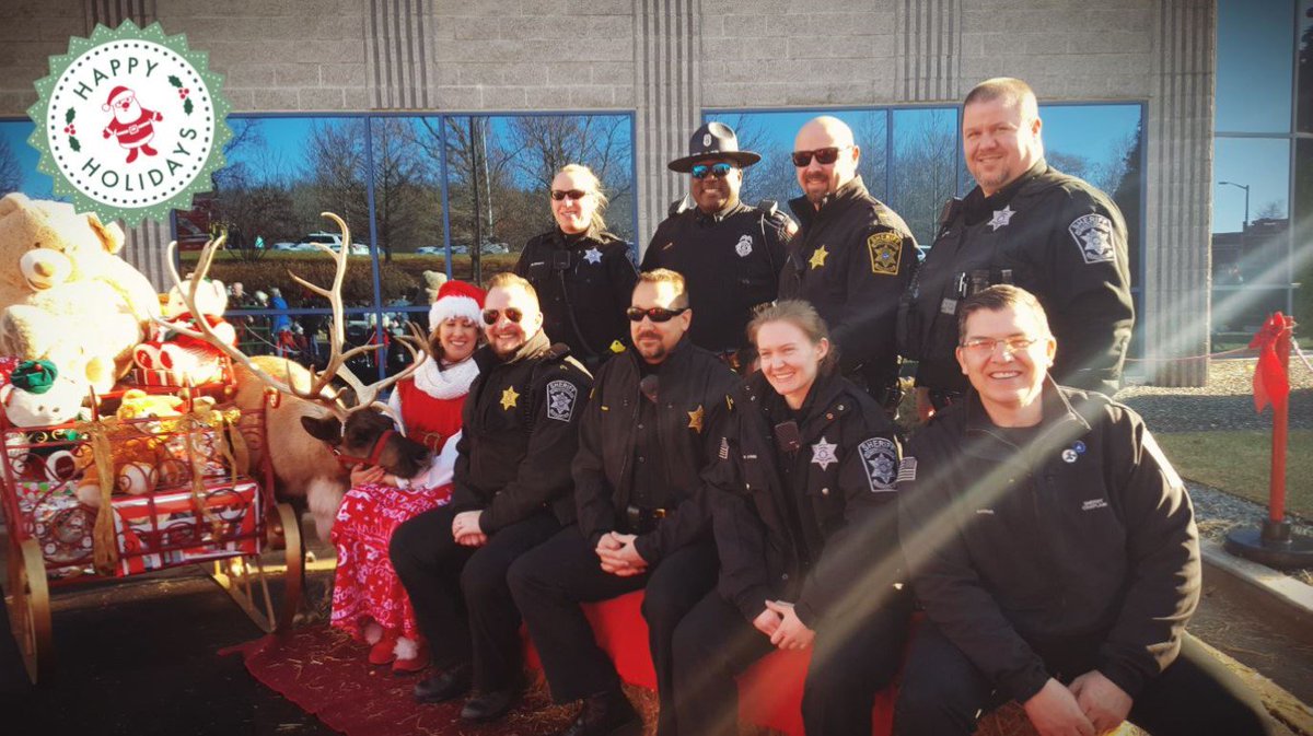 ReadyWisconsin's tweet photo. #SantaAlert – Uh oh – Prancer got left behind in Ozaukee County!   I know he will be taken good care of until Santa comes back for him! #OperationSanta https://t.co/JlR9JbwSeP
