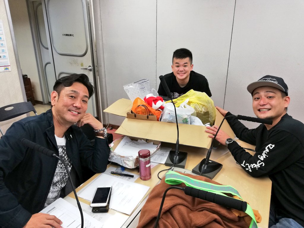 RadioOkinawa864's tweet photo. 第33回 ラジオ・チャリティ・ミュージックソン

今年の縦企画を担当してくれたさんたすけ、改め、しんとすけのお二人に達成報告をしていただきました！

達成出来たのは本当にたくさんの"たすけ"のおかげです🙇

本当に本当にありがとうございました😊

#ROKミュージックソン
#ラジオ沖縄 https://t.co/JbsaT1ttSG