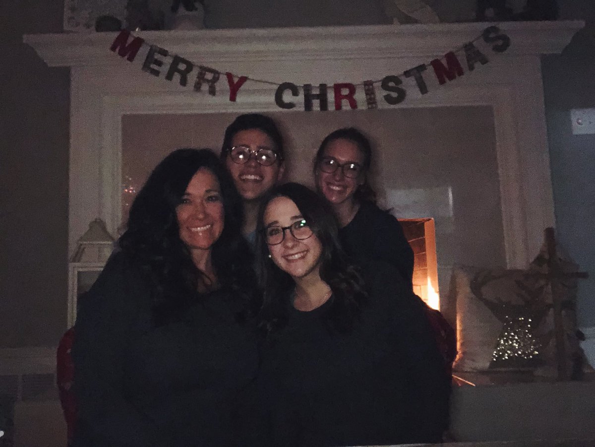 lpetty8's tweet photo. All my kids home ... happy mama! Love you @Royals_Holden @Em_Royals6 and Chey (who never checks her Twitter) https://t.co/MVfzmgDkrZ