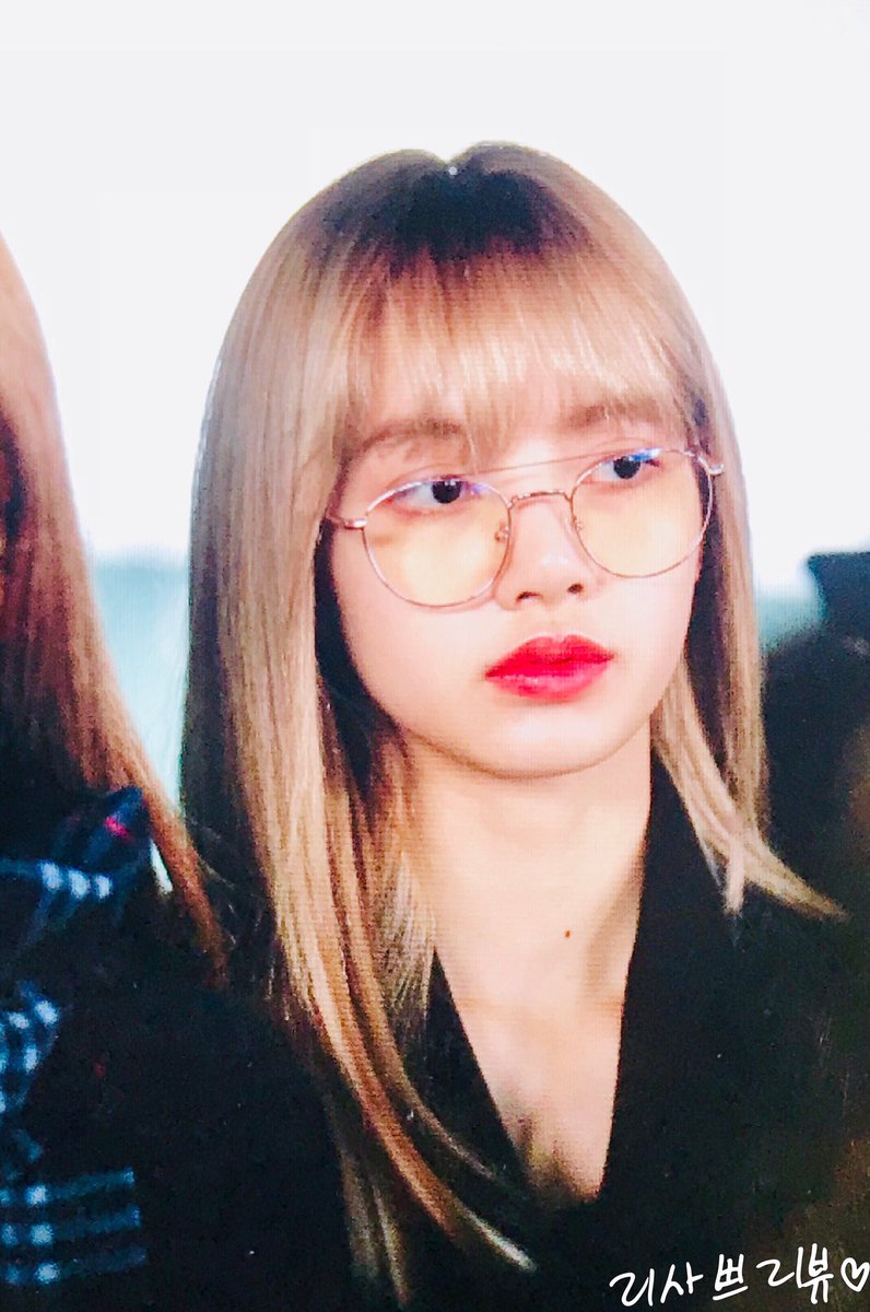 181225 ICN🛬
안경에 잘생김라리사 옵션이 있는 게 분명😎
#블랙핑크 #리사 #BLACKPINK #LISA