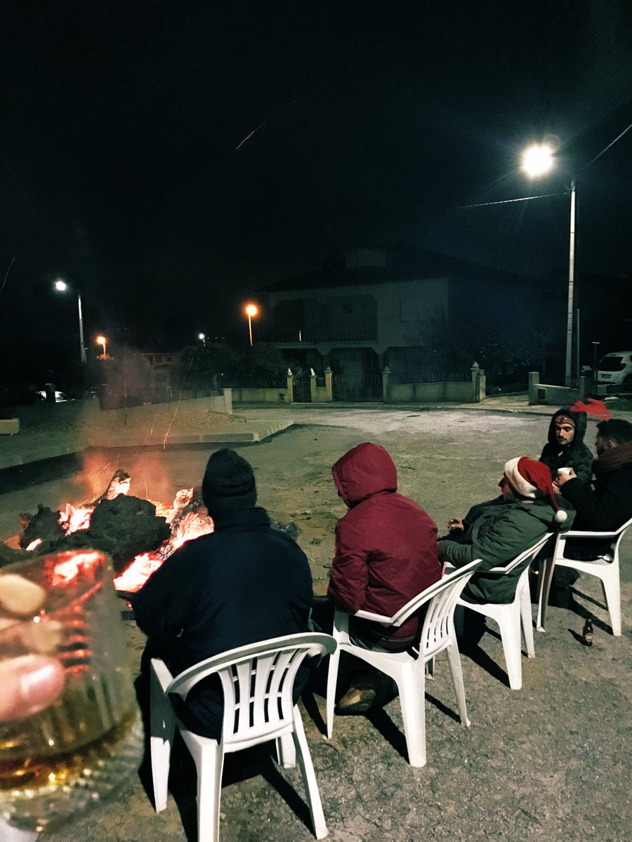MarioGaudencio's tweet photo. Os resistentes que tiveram direito a fogo de artificio e tudo! 🎆🎆🎆 https://t.co/m10AwbtR1y