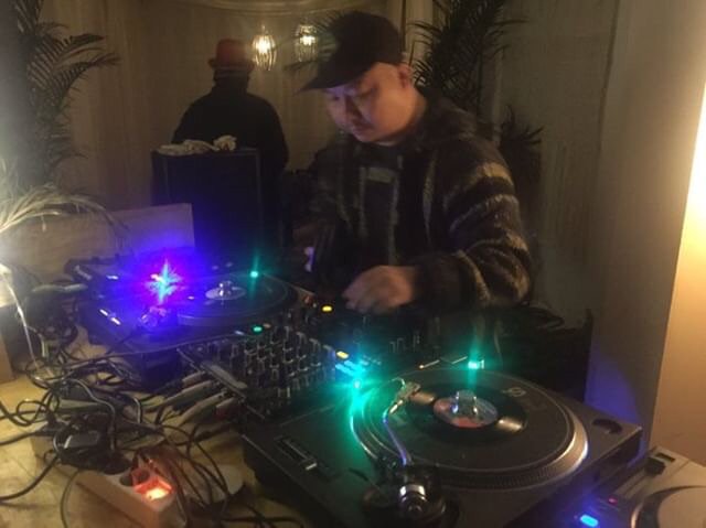 Hayassen's tweet photo. Reggae Christmas at Casa Corona Seoul🎄🎅🤶♥️ #레게크리스마스 #ReggaeChristmasSeoul #Itaewon #CasaCoronaSeoul #Reggae #Ska #Roots #JamaicanMusic #MerryChristmas

#ZAHMILLY #LIJIandSAAS
#SELECTA #DJ #DJCONAN
#HAYASSEN #VONBUENO
#SUGARSUKYUEL
#SKACHAMPION #SMILEYSONG
#SEOUL #2018 https://t.co/oPBd3tFq4c
