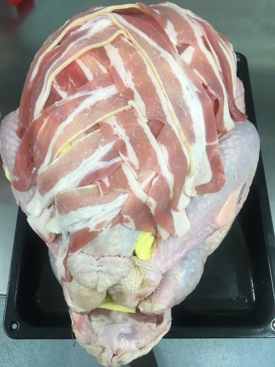 natashaGreen9's tweet photo. @Fluffy_1990 My job is complete! All faith in you!! Turkey stuffed and is in the oven phew!!! Good. Luck!! 🐔🎄Merry Christmas Mulberry 3!! https://t.co/oSq7su4gaB