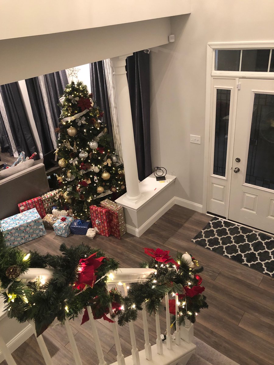 EllenWilson75's tweet photo. Merry Christmas https://t.co/9BY39DBWrp