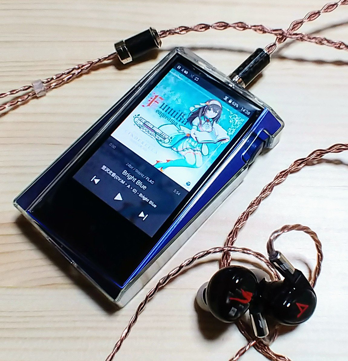 haruka860220's tweet photo. Michelle Limitedのケーブルを付属の2.5からEFECT audio Ares IIへ換装♪
超高純度銅線のおかげか、ボーカルや高域はより艶やかになって低域は力強くグッと沈む感じに(* >ω<)
もう、マジで堪らん…(*´ー`*)って音で聞かせてくれるようになりました♪ #SR15UPD #SR15 #efectaudio https://t.co/0m2RkVPoz6