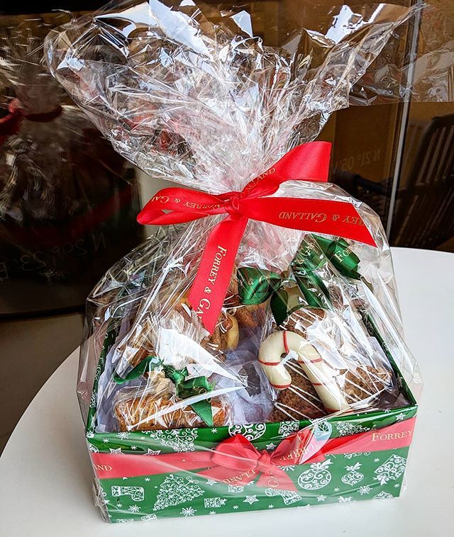 HackingSeconds's tweet image. A thoughtful #christmas touch to our stay  at the @leroyalmeridien #dubai. Thanks for the delicious treats! bit.ly/2BCw3il