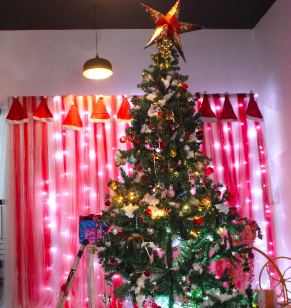 geekyants's tweet image. Team GeekyAnts wishing you all a joyous Christmas & a happy and prosperous New Year..
May this Christmas dispel darkness & bring forth light.
Merry Christmas!! 🎅🎄🤶🎅🏻