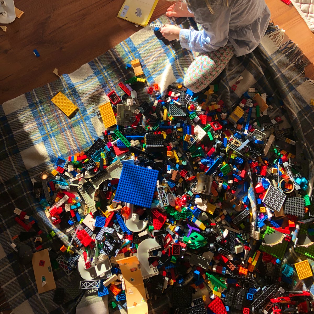 dadzzlife's tweet photo. Looking forward to when my children open up their Lego tomorrow morning. A pile of random pieces with an infinite number of possibilities. #Lego #creativity #education #innovation #parentfun https://t.co/mStY7sbISL