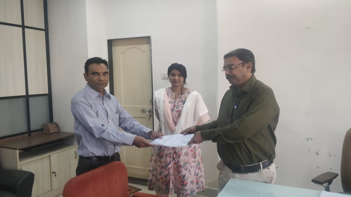 CollectorNav's tweet photo. Online NA order distribution on Good Governance Day at Collectorate Navsari.@pkumarias @revenuegujarat @CMOGuj https://t.co/EgpPo3ED1G