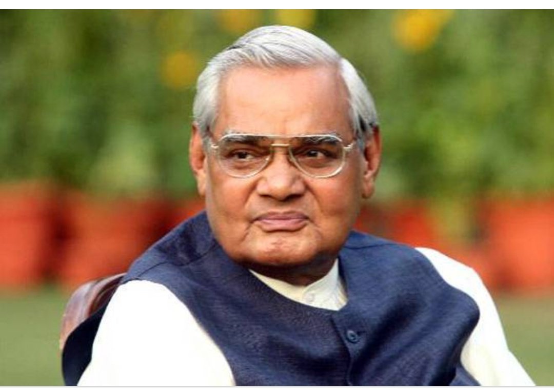 APratishtha's tweet photo. सभी भारतवासियों को #महामना #पंडित_मदन_मोहन_मालवीय जी के जयंती की अनंत शुभकामनायें जिनके कारण #british_rule' में भी भारतीय #education पा सके।
#भारत_रत्न श्री #अटल_बिहारी_वाजपेयी जयंती की शुभकामनायें।
व् सभी ईसाई भाइयों व् बहनों को #क्रिसमस की ढेरों बधाई।
#AtalJi
#Mahamana https://t.co/jnCpYDKbzV