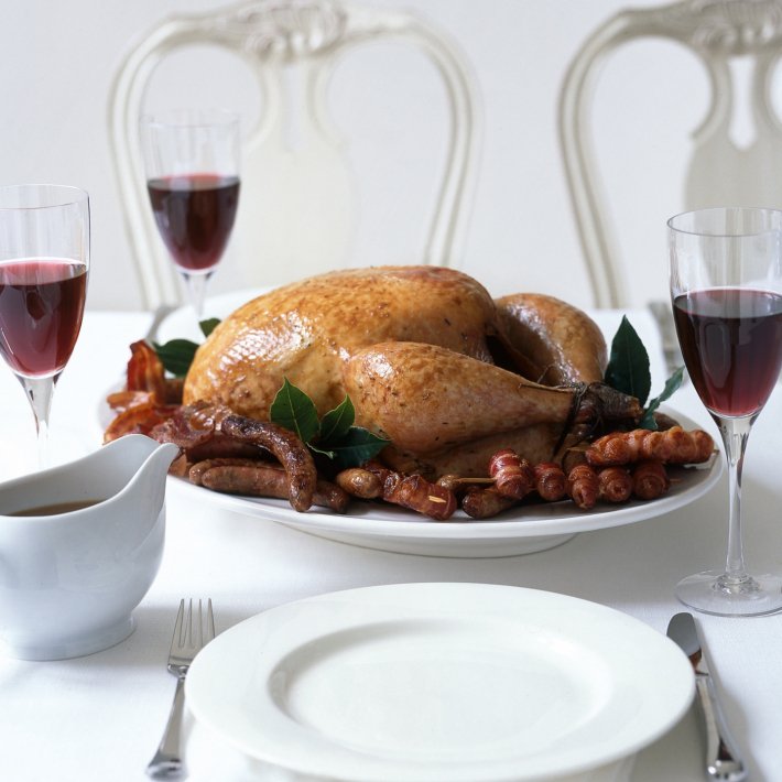 DeliaOnline's tweet photo. For Christmas Day - Traditional Roast Turkey with Pork, Sage and Onion Stuffing https://t.co/ek8tRqAUur #christmaslunch #turkey #howtocookturkey #deliaschristmas https://t.co/orlXWkxe3k