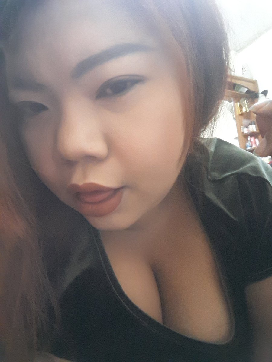 Jenjira8516's tweet photo. วันหยุดก็ว่างงงไปอีก...ไม่มีไรทำก็แต่งหน้านอนวนไป...เพื่อใครใจดีเลี้ยงข้าววว😆😆😆😆 https://t.co/0r8KdbIGEN