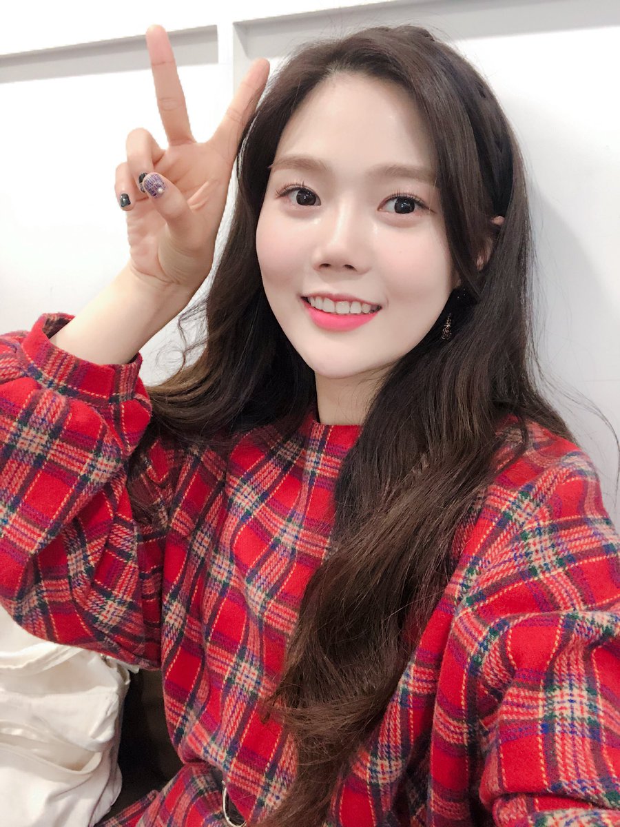 OMG_members's tweet photo. 미라크리스마스❤️
오늘 하루 즐거운 시간 보내요오~>< 
일어나자마자  미라클이랑 함께해서 너무 행복했어요!! 고마워용 ❤️ https://t.co/6lQVXSiMtz
