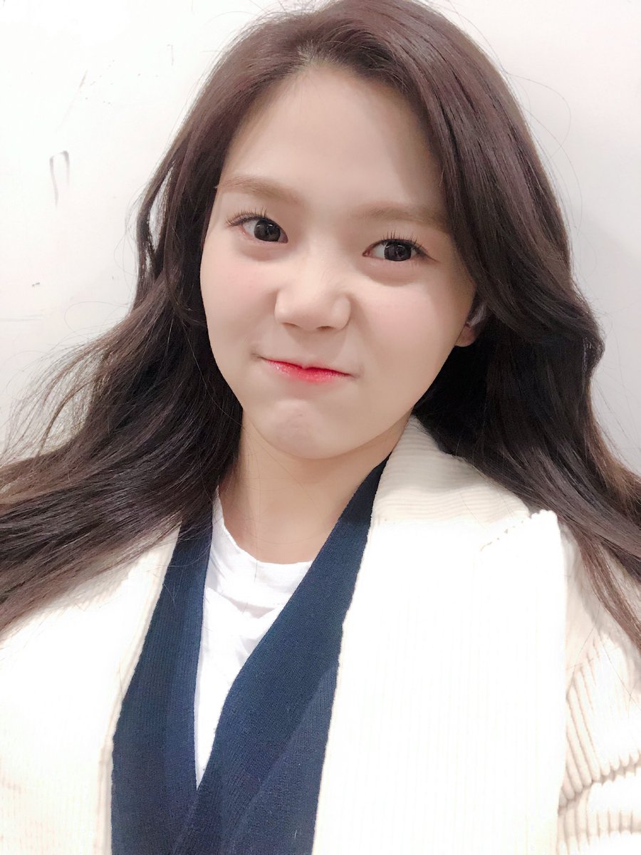 OMG_members's tweet photo. 미라크리스마스❤️
오늘 하루 즐거운 시간 보내요오~>< 
일어나자마자  미라클이랑 함께해서 너무 행복했어요!! 고마워용 ❤️ https://t.co/6lQVXSiMtz