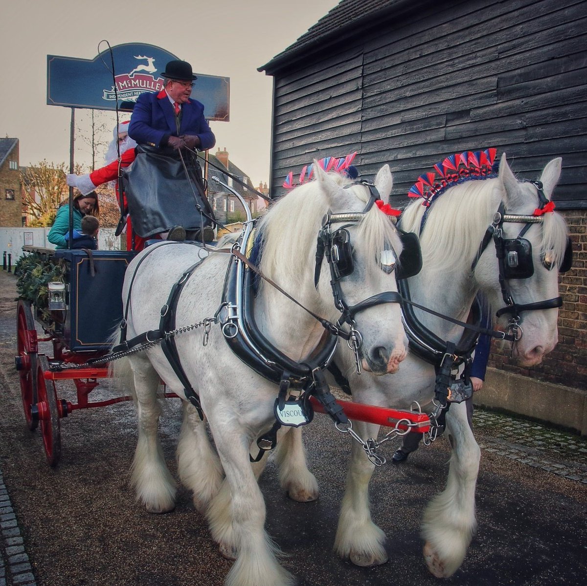 SimonKimpton's tweet image. The beautiful McMullen dray out on Christmas eve.
#hertford #hertfordshire #england #mcmullens #MerryChristmas