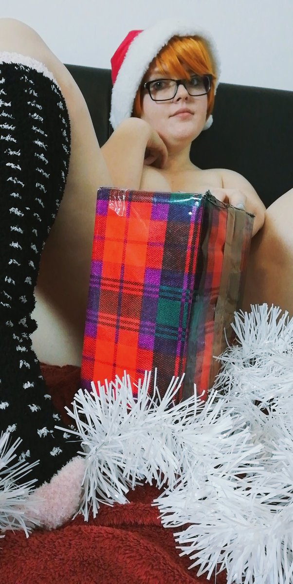 Hannah_Prn's tweet photo. Merry Christmas my lovely followers <3 Did you get lots of nice presents? #lewdxmas #xmaspresent https://t.co/VjKwvCFmVW