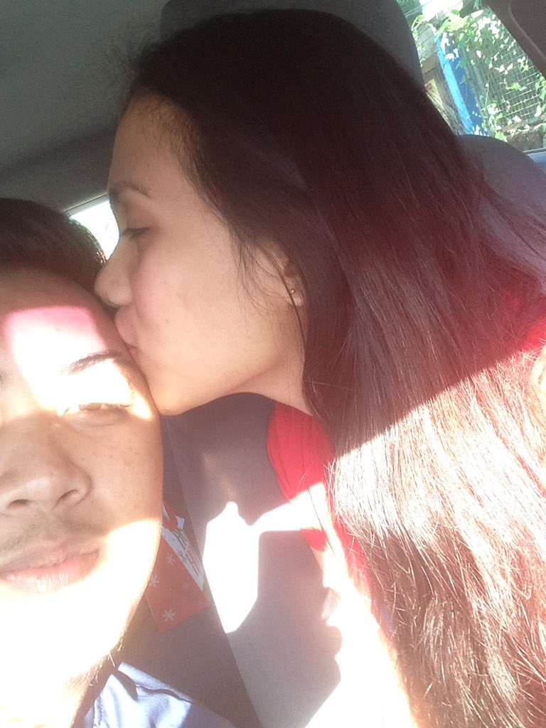 barrientos_kb's tweet photo. Natutulog ako tapos may tumawag pinapalabas ako sa bahay nagulat ako dahil sya pala yung labas ng bahay! Hihi iloveyou babe! 😭❤️🤗 thankyou so much 💞 @clanggb https://t.co/0yQWQuUdZY