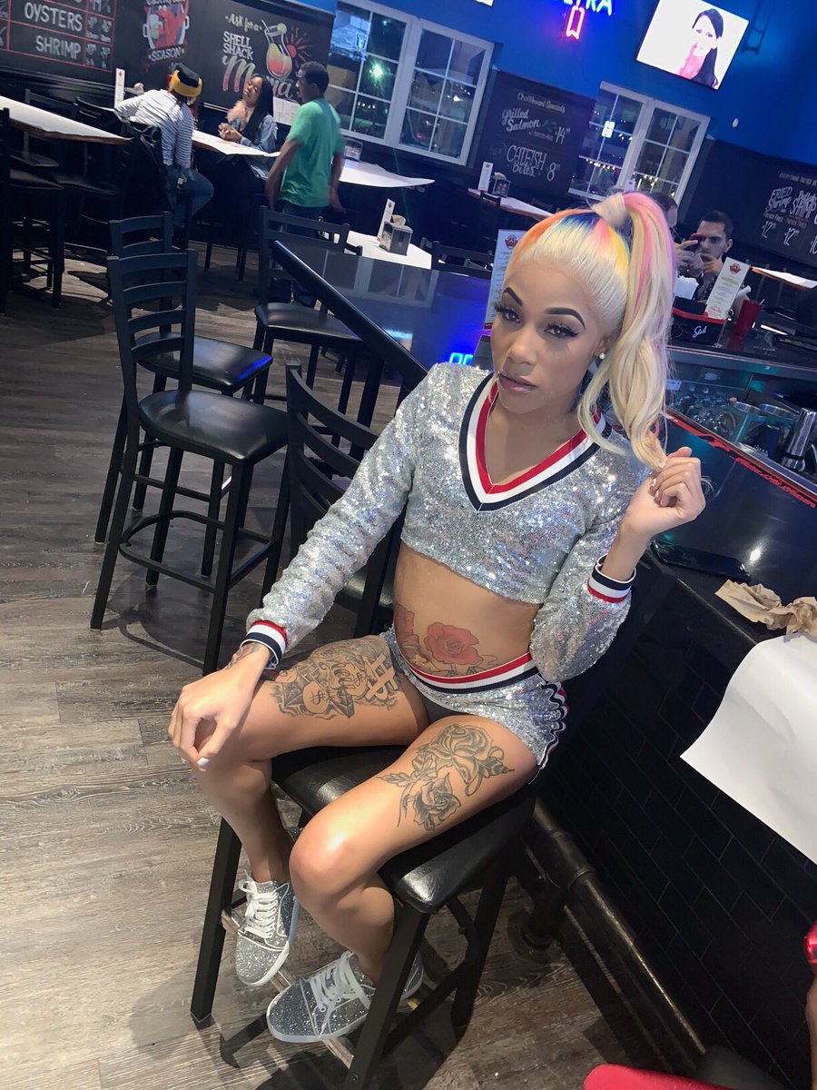 JakiaaDesiree's tweet photo. https://t.co/vQUMBxiUqs