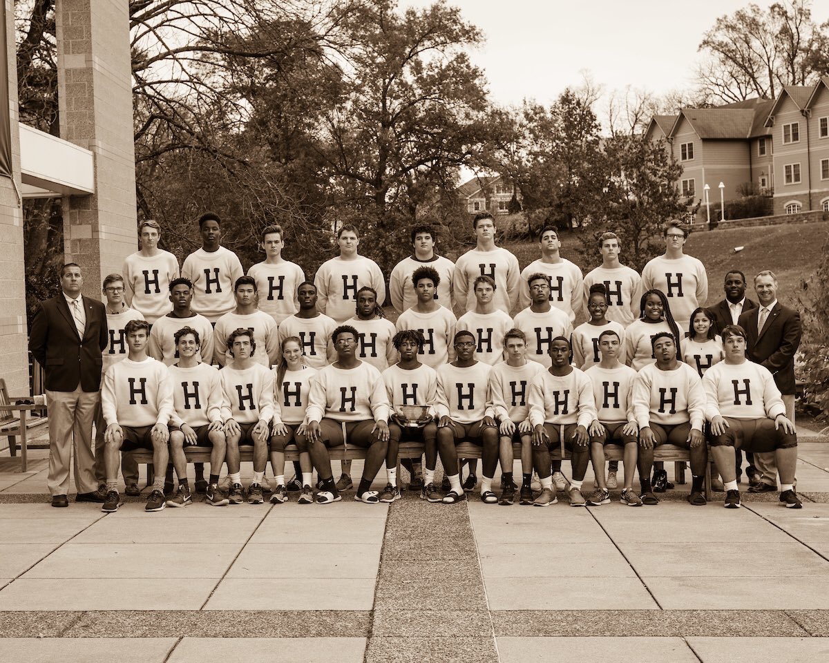 HillFootball's tweet photo. Merry Christmas 🎄 from the Hill Football 🏈 family. #MerryChristmas #hillties #neversever #GoHillBlues https://t.co/TPqDNB3OHq