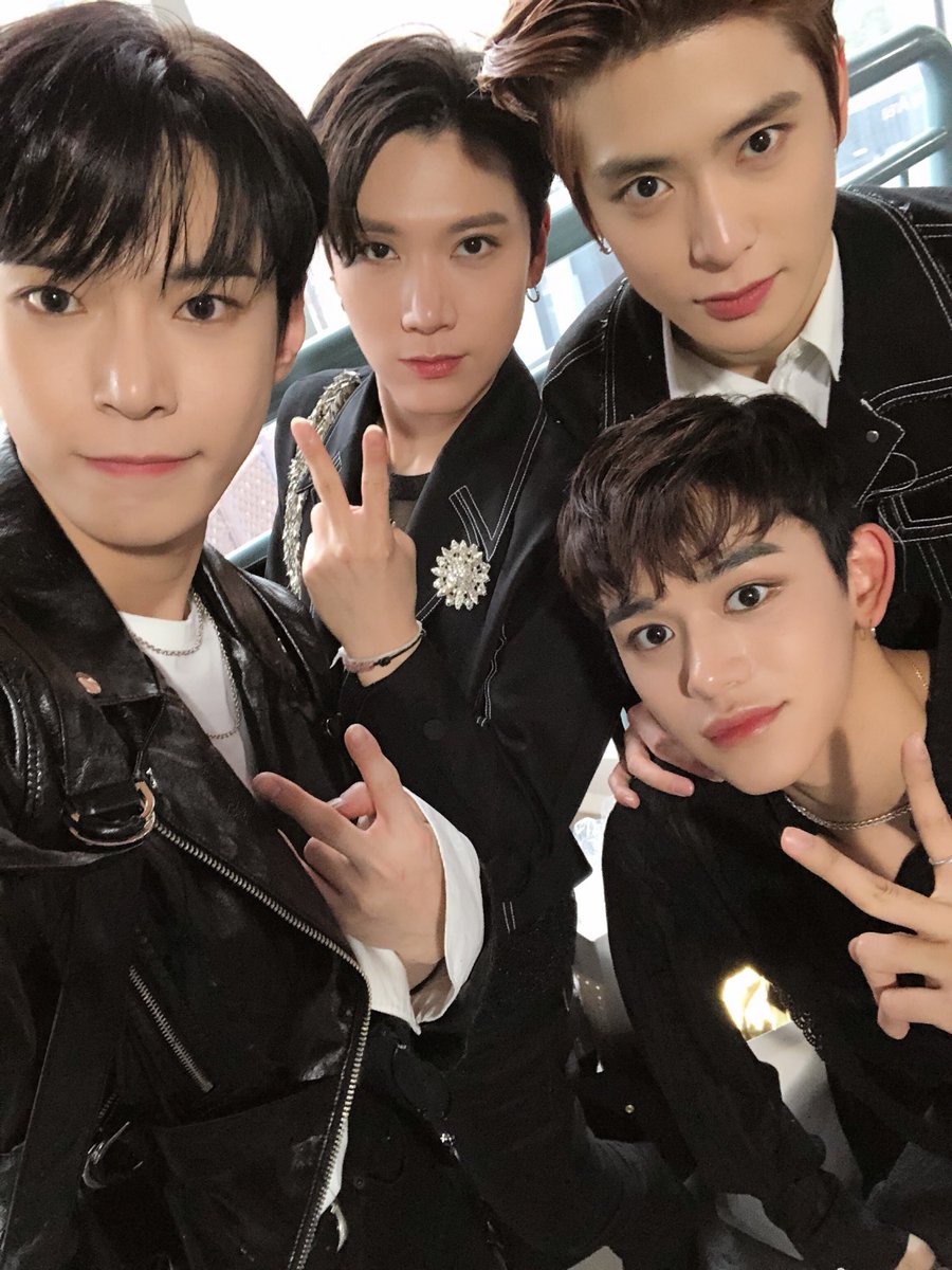 NCTsmtown's tweet photo. 🎄#NCT #SBS가요대전
#메리크리스마스 
#MerryChristmas https://t.co/l9pavtnYae