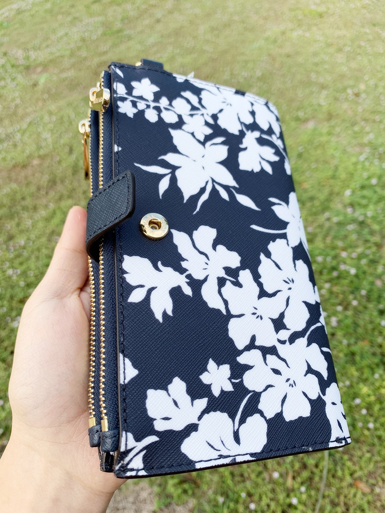 Michael kors 2024 blue floral wallet
