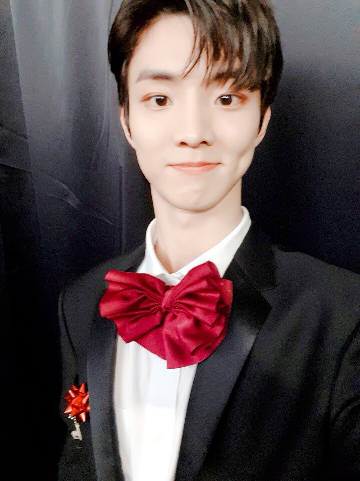 WE_THE_BOYZ's tweet photo. [큐] 가요대전 고생했어요 더비~~♡♡ 남은 크리스마스도 행복하게 보내세요🎅���🎁 https://t.co/oKXl5wn0zv