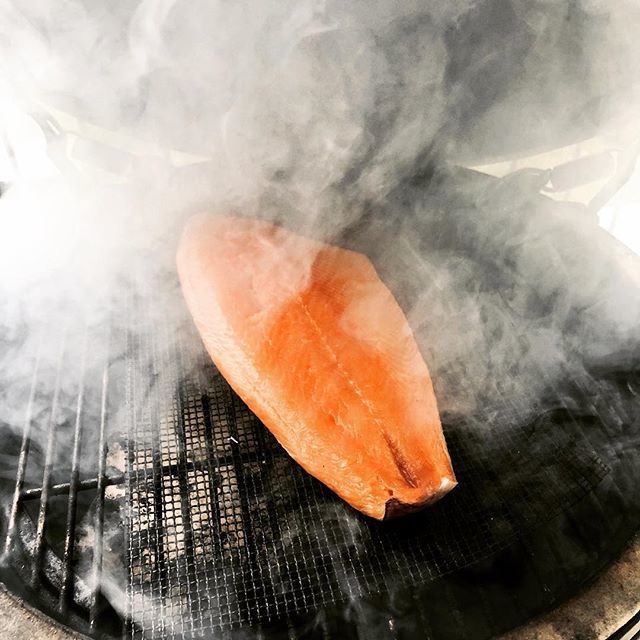 g30_spirits's tweet photo. Merry smokey Xmas everyone! Instead of spirits for once we smoke Swiss salmon #zurichxmas #coldsmoked #salmon #yummylicious https://t.co/IWtYf52WKO https://t.co/BWw5cMo8Qn