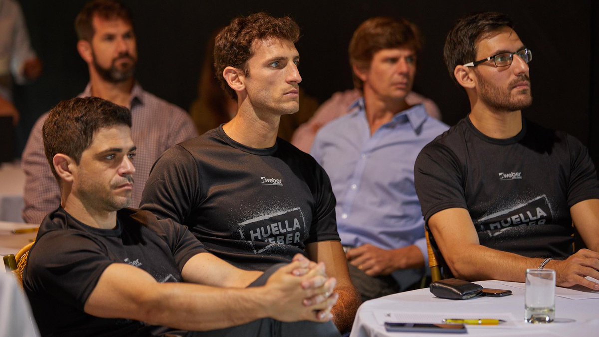 La Liga Solidaria: el grupo de deportistas que se unió con un compromiso social y festeja la Navidad todo el año bit.ly/2ENOWD8