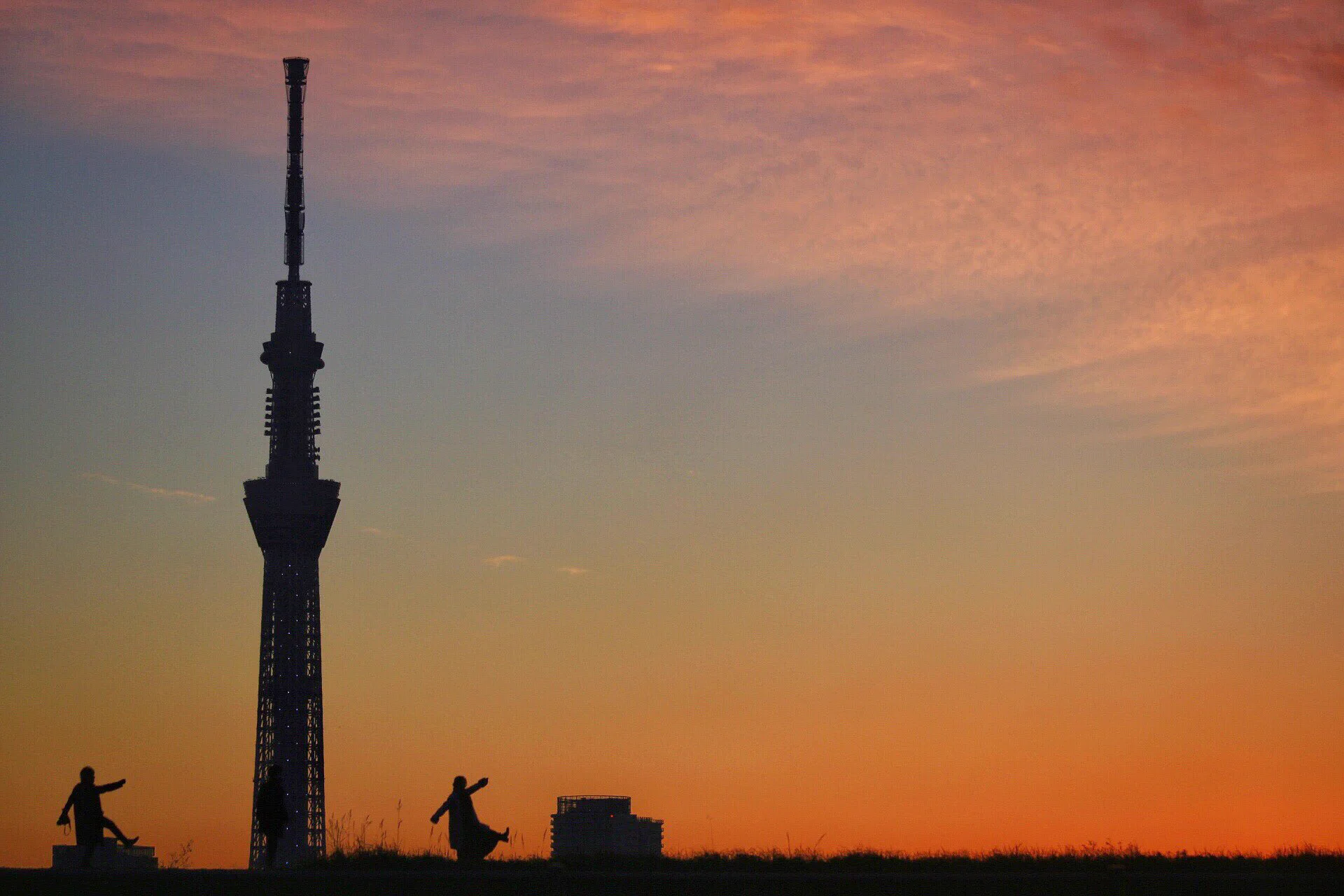 スカイツリーと3人組の心温まるほっこり写真