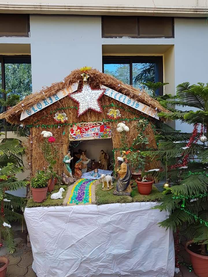 ManojRathoreMP's tweet photo. #Merry_Chrismas
आज सुबह #क्रिसमस के अवसर पर #ईसाई_समाज के #धर्म_गुरु आर्च बिशप #डॉ_लियो_कार्नेलियो साहब के #कोह_फ़िज़ा स्थित घर पर पहुँचकर बधाई दी।
#MerryChristmas
#MerryChrismas
#ManojRathore,#मनोजराठौर https://t.co/hqjxl7MVzr