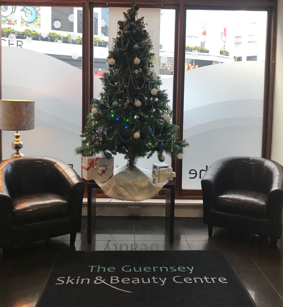 GsySkinBeauty's tweet photo. Wishing you all a very Merry Christmas today. 

TGSBC X 
🎅 https://t.co/GH4YwgqBJk
