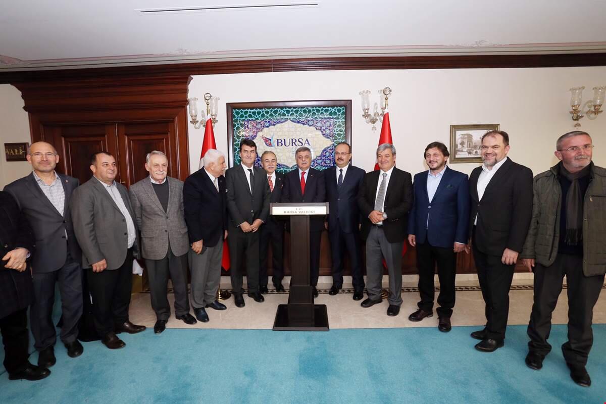 Türk Parlamenterler Birliği Genel Başkan  Nevzat PAKDİL ve beraberindeki  heyet ile birlikte Sayın Bursa Valisi Yakup CANBOLAT'I makamında  ziyaret ettik.