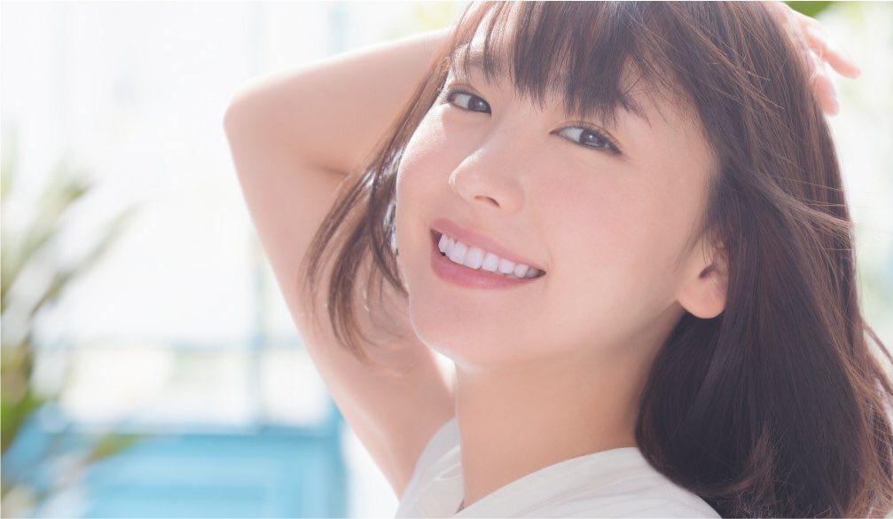 アペ 18年自分が選ぶ今年の4枚 ガッキー4枚選ぶのむっずい いや自分の絵 写真から選ぶタグだろうけど そんな事よりガッキーだ けもなれ ビオリス 雪肌精 Gmoクリック証券 ガッキー 新垣結衣