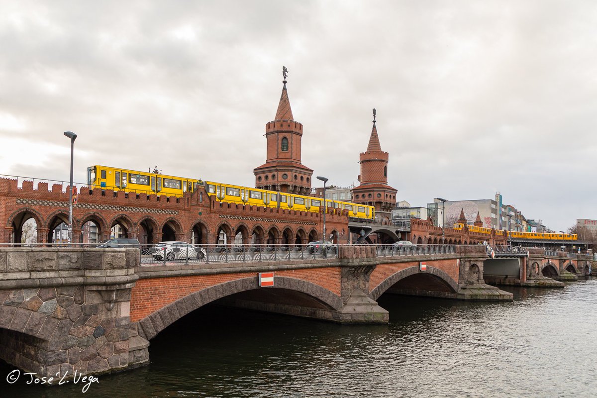 jslsvega's tweet photo. #Oberbaum #OberbaumBridge #berlin #deushland #germany #travel #europe #bridge #train #river #photography #photooftheday #picoftheday #vacation #arquitecture https://t.co/ruoPTsTh9Y
