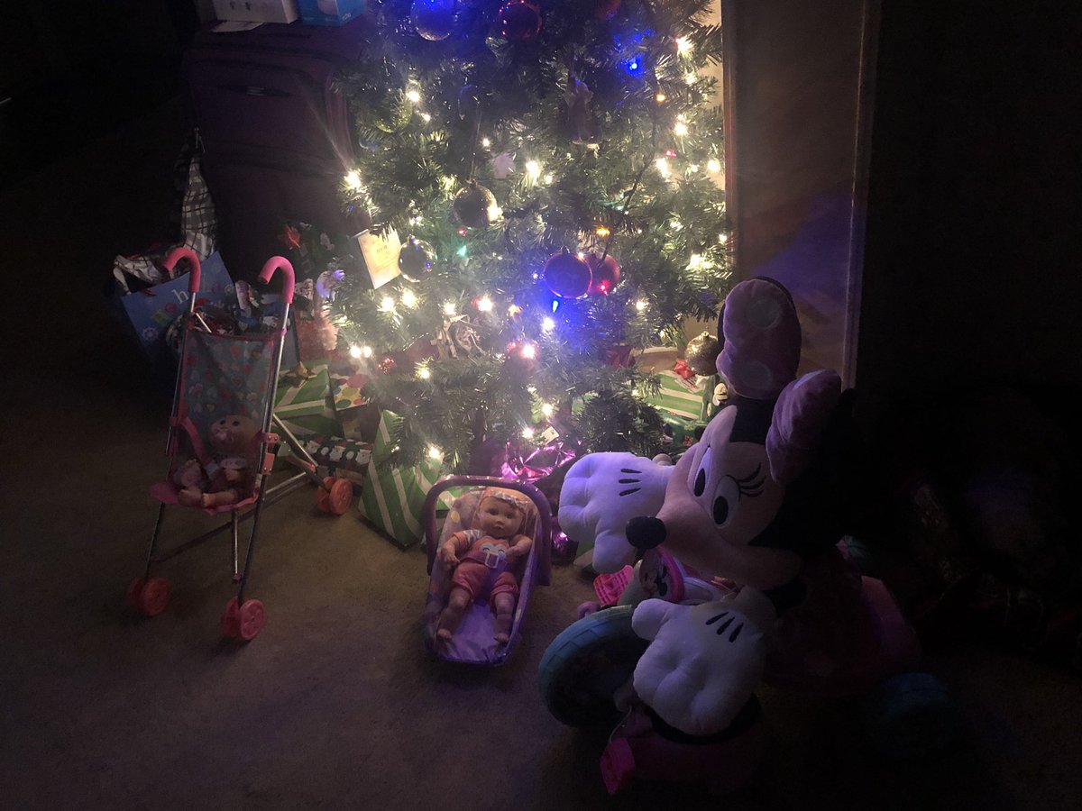 JessHammer22's tweet photo. Santa came by. https://t.co/MWN2NbGqNB