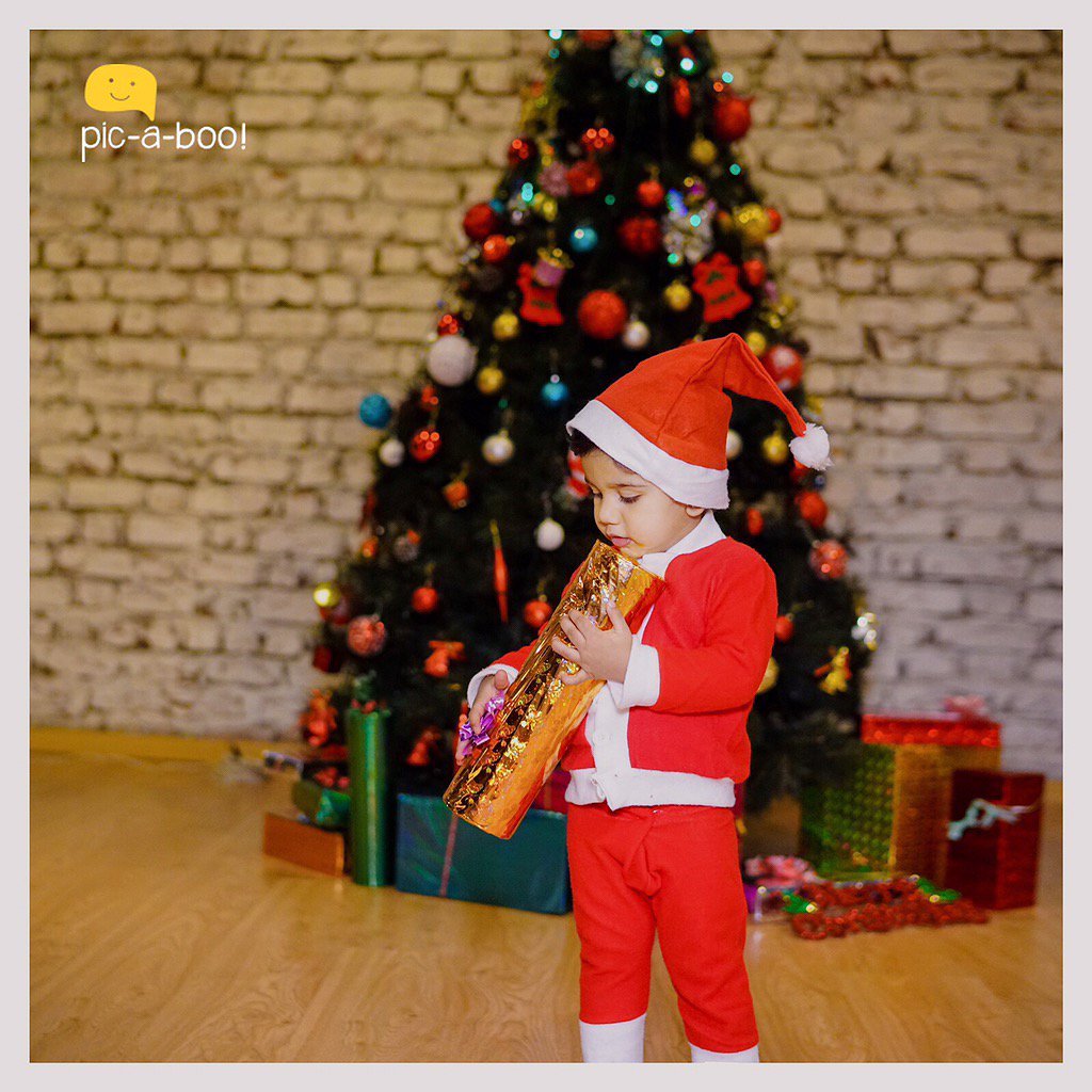 AlluArjunFC12's tweet photo. Wishing Everyone A #MerryChrismas #Christmas #HappyChristmas #AlluAyaan #AlluArha 😍 https://t.co/mZYhACtowg