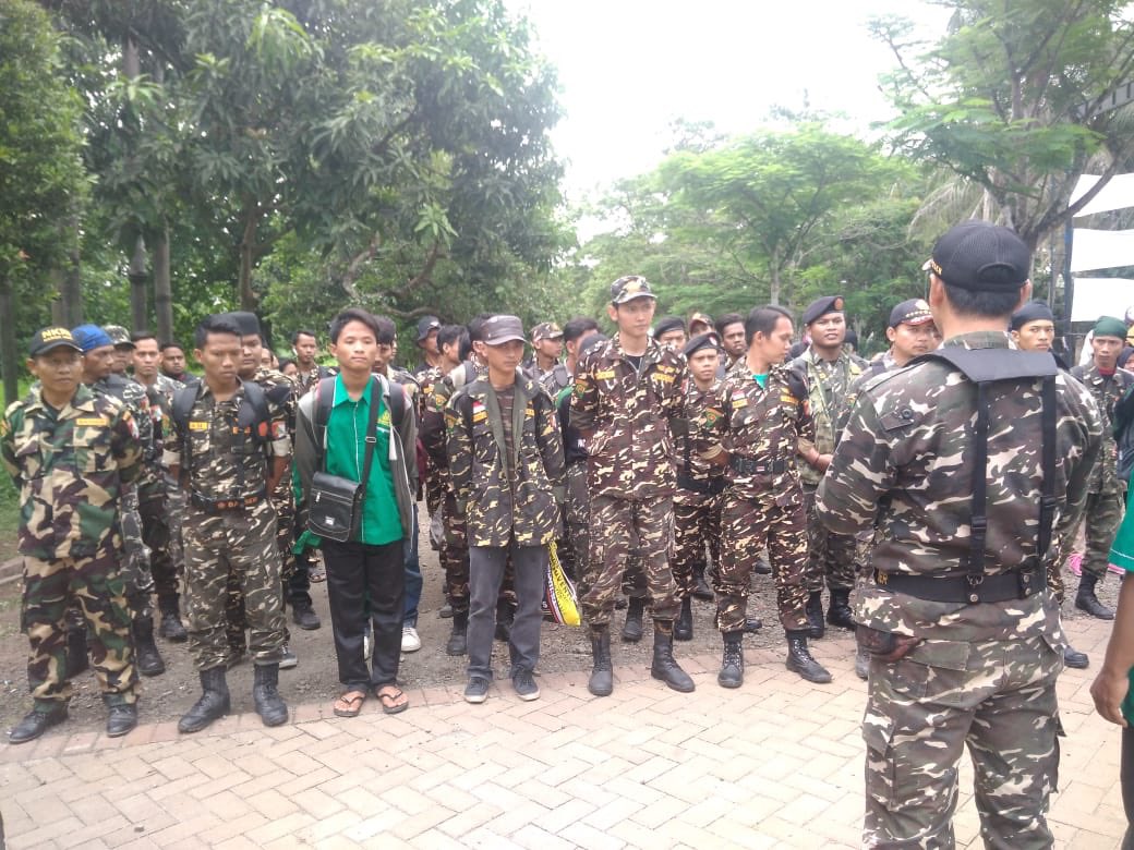 Official_Ansor's tweet photo. 72 banser PC GP Ansor Kab. Tangerang di terjunkan ke lokasi Bencana untuk membantu sahabat-sahabat Banser lain yang sedang bertugas
.
.
.
#KitaIniSama
#ansor
#banser https://t.co/bWNXcViF0r