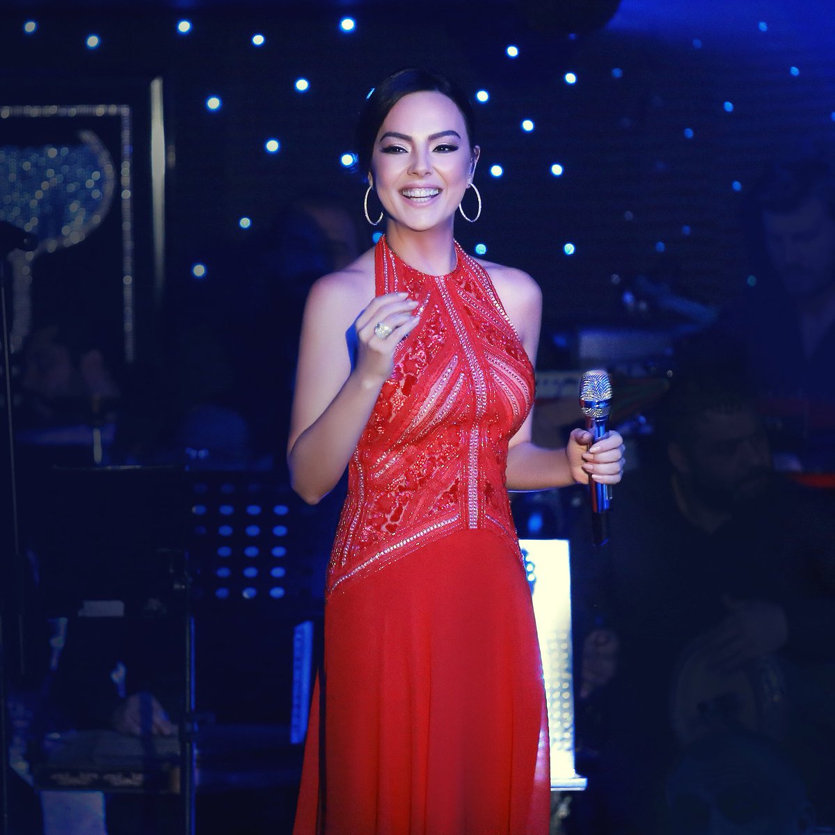 ebrugundessatiyor.com adresinden istediğiniz bir yardım kuruluşuna bağış yaparak 'Elie Saab' imzalı bu elbiseye uygun fiyata sahip olabilirsiniz.
Ürün kodu: 1249
Beden: 38
Fiyat: 2.000₺
İletişim: info@ebrugundessatiyor.com