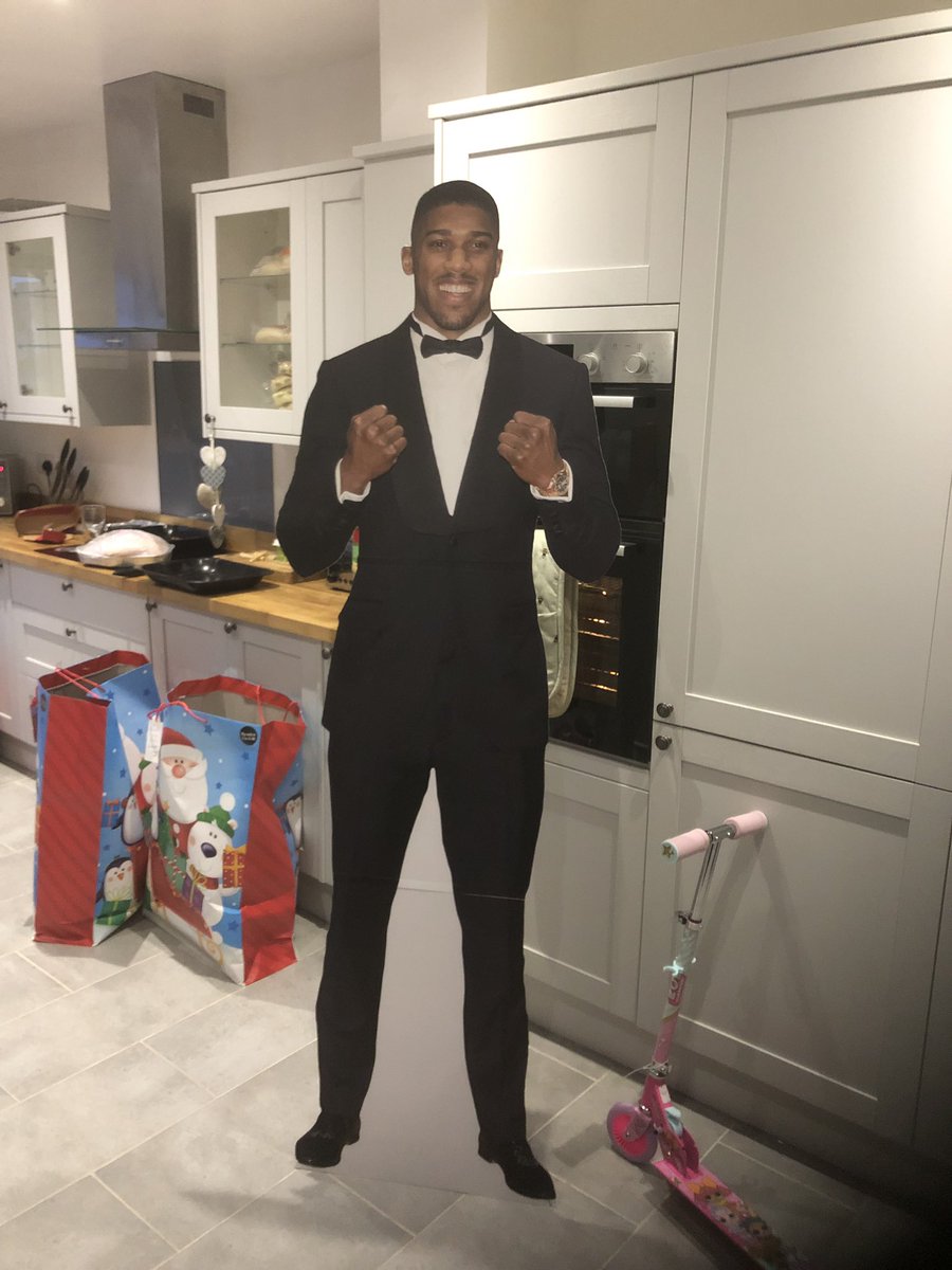 Chelsie92x's tweet photo. My Christmas present from my brother 😂 we have @anthonyfjoshua coming for Christmas dinner 😜 https://t.co/8pJFPfV82K