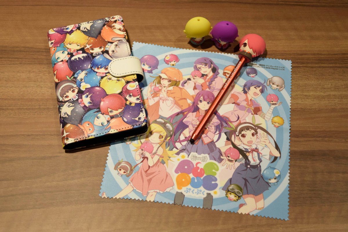 アニプレックス Goods Team C95商品紹介 物語 シリーズ ぷくぷく より スターターキット をご紹介 スマホケース タッチペン マルチクロスに タッチペンのキャップとして付け替えできる 暦 ひたぎ 忍のマスコットが付属した豪華な アニプレックス Goods Team C95商品紹介 物語 シリーズ ぷくぷく より スターターキット をご紹介 スマホケース タッチペン マルチクロスに タッチペンのキャップとして付け替えできる 暦 ひたぎ 忍のマスコットが付属した豪華な